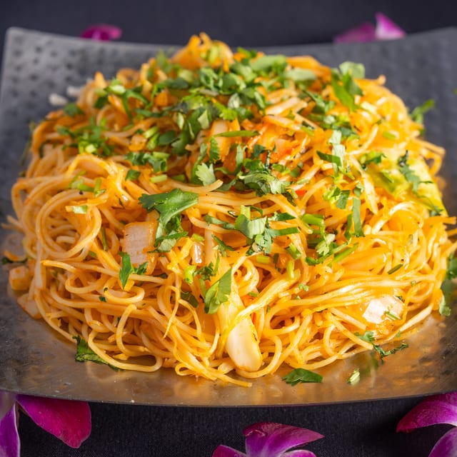 Mushroom Hakka Noodles.