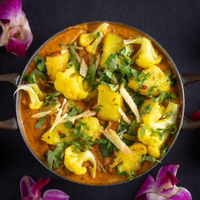 Aloo Gobi Curry (A North Indian Classic).