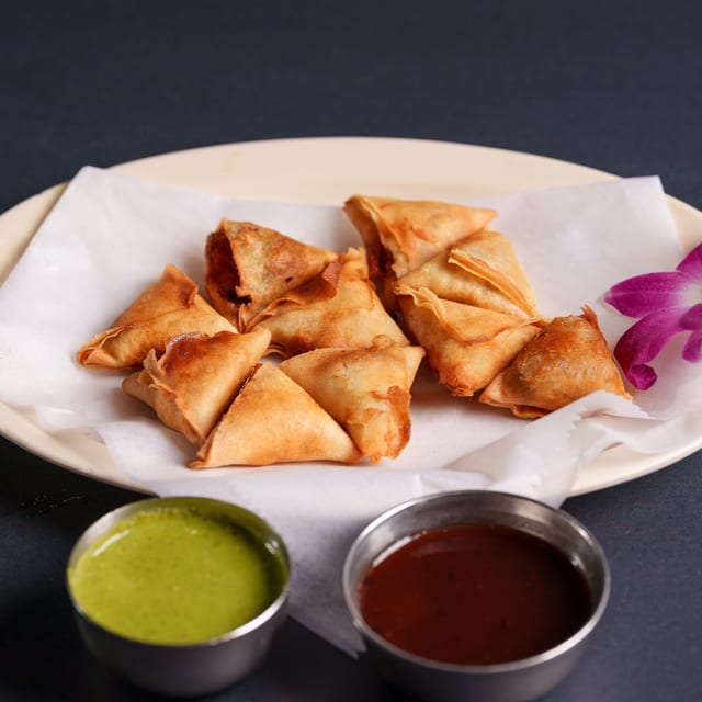 Cocktail Samosa.